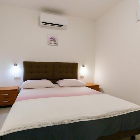 Amoroso Apartment 200M From Sea Poreč Extérieur photo