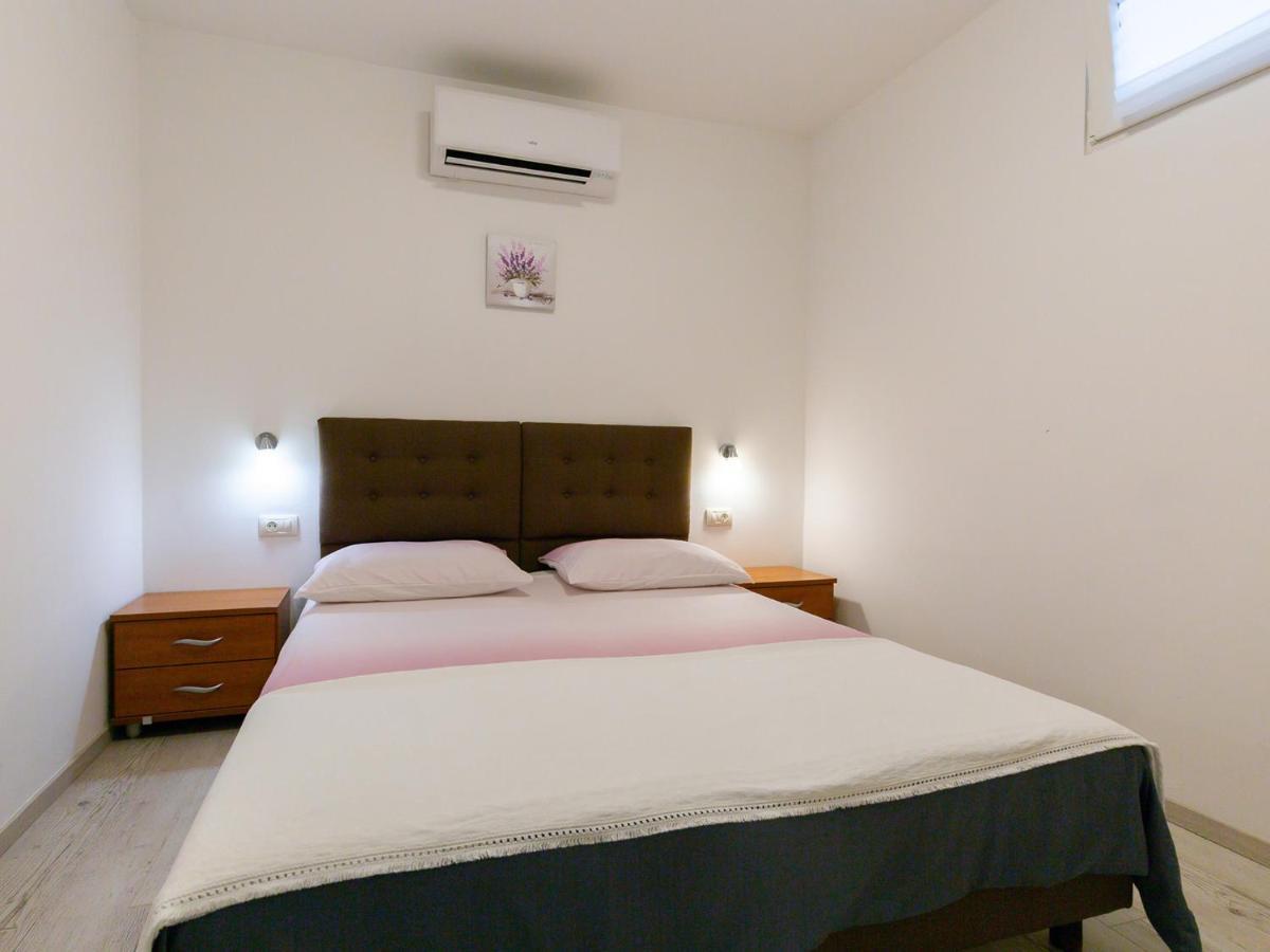 Amoroso Apartment 200M From Sea Poreč Extérieur photo