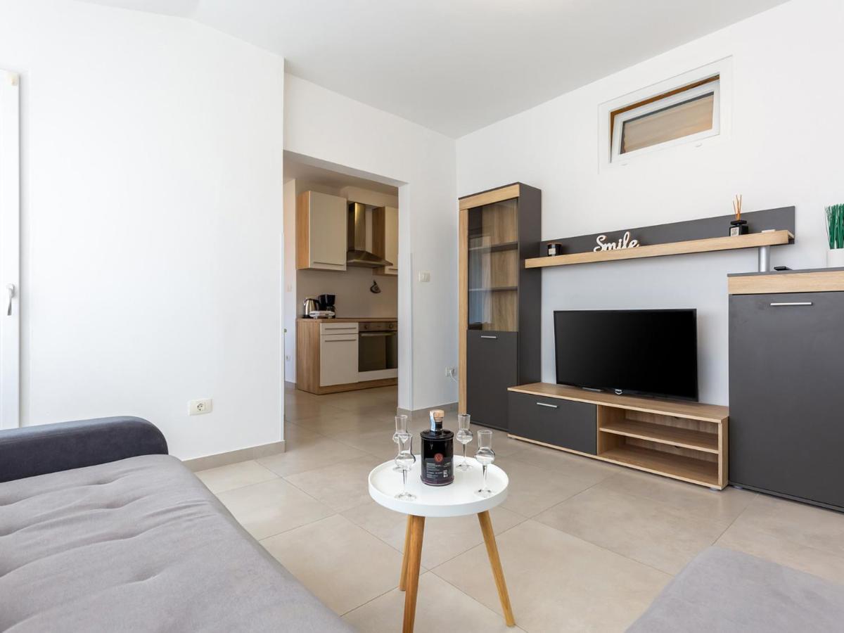 Amoroso Apartment 200M From Sea Poreč Extérieur photo